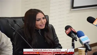 سلوى خطاب تستعرض مشوراها الفني في معرض الكتاب (صور)