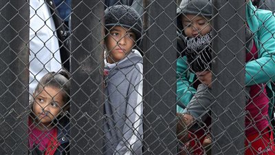 أمريكا تبدأ إعادة طالبي اللجوء إلى المكسيك