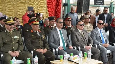 محافظ سوهاج وقائد المنطقة الجنوبية العسكرية ومساعد وزير الداخلية لمنطقة وسط الصعيد يفتتحون معرض منتجات الشباب 