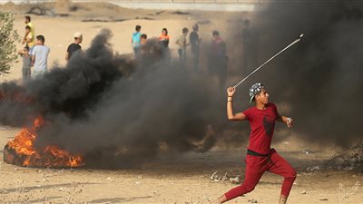 استشهاد فلسطيني وإصابة العشرات في مسيرة العودة الـ44