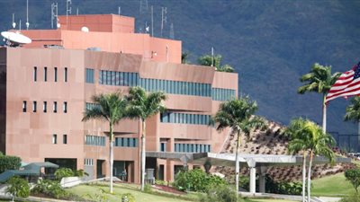 دبلوماسيون أمريكيون يغادرون سفارة واشنطن في كاراكاس