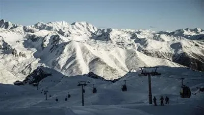 مقتل 4 أشخاص جراء تصادم مروحية وطائرة سياحية في إيطاليا