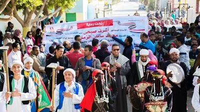 الوادي الجديد تحتفل بعيد الشرطة بمهرجان مشي وتنورة وغناء شعبي (صور)