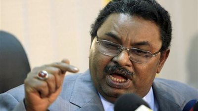 تسجيل صوتي مسرب.. مدير المخابرات السودانية يتحدى المتظاهرين ويعترف بأخطاء في عطبرة (فيديو9