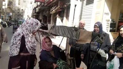 فريق التدخل السريع بالبحيرة ينقل 19 مشردًا لدور الرعاية (صور)