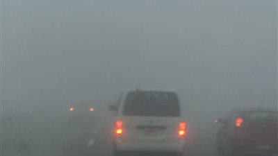 شبورة كثيفة على الطرق الزراعية والصحراوية بمحافظة الإسماعيلية 