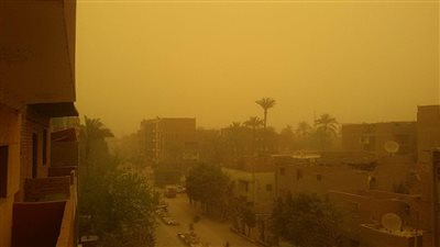 رياح محملة بالأتربة.. 