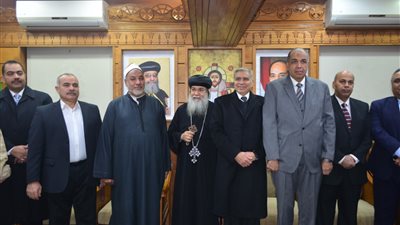 رئيس جامعة المنيا يكرم قيادات الشرطة بالمحافظة (صور) 