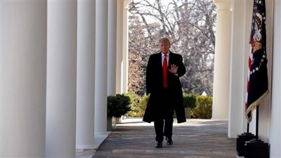 ترامب يتراجع مؤقتا عن إغلاق الحكومة ويتمسك ببناء الجدار