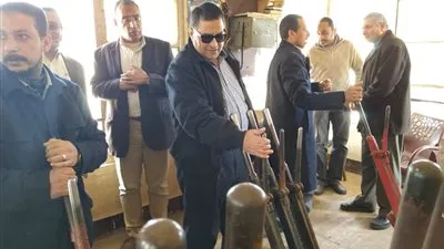 رئيس السكة الحديد يصرف مكافأة للعاملين بخط 