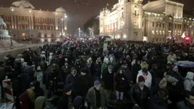 آلاف الصرب يتظاهرون للمطالبة باستقالة الرئيس فوتشيتش