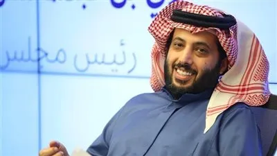 تركي آل الشيخ يقبل تحدي رئيس نادي الكرنك (فيديو وصورة)