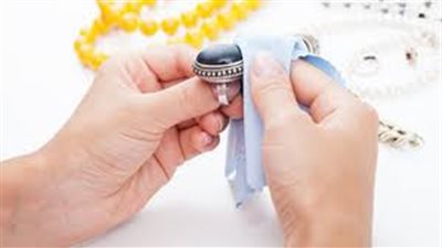 خطوات بسيطة لتنظيف الاكسسوارات (فيديو)