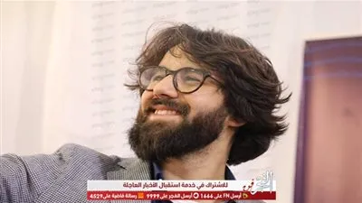 حسام هيكل يوقع 