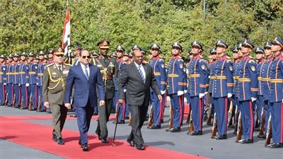 الرئيس السيسي يستقبل نظيره السوداني ويجري معه مباحثات موسعة‎