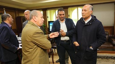 محافظ كفرالشيخ يتابع توصيل التيار الكهربائي للمصنع الأول للرمال السوداء شرق البرلس على مساحة 85 فداناً  