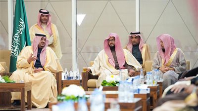 نائب أمير الرياض يزور 