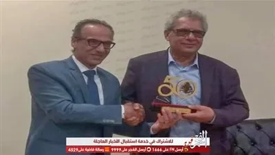 هيثم الحاج يكرم جراح داوود بدرع 