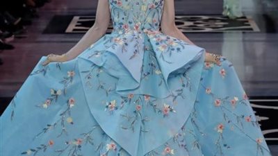 باللون الأزرق.. فساتين تناسب الخطوبة من أسبوع الهوت كوتور (صور)