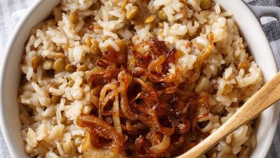 هكذا يمكنك تحضير المجدرة بالبصل 