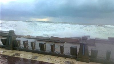 غلق بوغاز مينائي الإسكندرية والدخيلة بسبب الطقس 