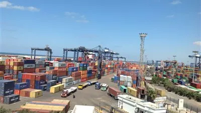 الوزراء ينفي رفض ميناء الإسكندرية استلام شحنات جديدة من السيارات 