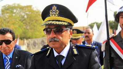 أمن الإسماعيلية يضبط 40 عاملا بحوزتهم أسلحة بيضاء