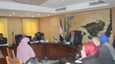 ترخيص أكشاك لبعض الأسر لمساعدتهم على الحياة باللقاء الأسبوعي لخدمة المواطنين (صور)