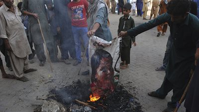 المحكمة العليا في باكستان تُعيد النظر في براءة 