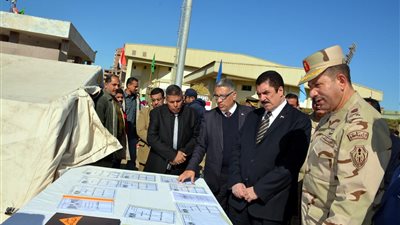 مرزوق وقائد قوات الدفاع الشعبي يتفقدان نموذج محاكاة لإيواء الأسر المتضررة حال الكوارث (فيديووصور)