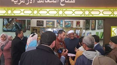 جناح الأزهر بمعرض الكتاب يقدم لزواره إصدارات مترجمة إلى 13 لغة عالمية