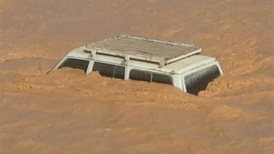 السيول تحتجز 3 أشخاص وطفلتين في خليص وشخصين في السويرقية