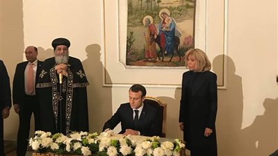 البابا تواضروس يستقبل الرئيس الفرنسي بالكاتدرائية بالعباسية 
