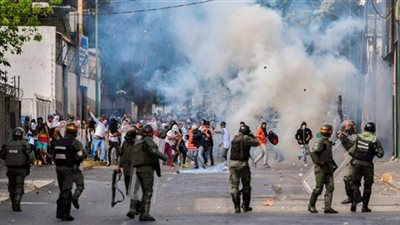 40 قتيلا و850 معتقلا في أعمال العنف الأخيرة بفنزويلا