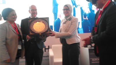 وزيرة الصحة تكرم عددًا من الخبراء في مؤتمر الكلية الملكية البريطانية