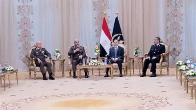 لتقديم التهنئة بعيد الشرطة.. وزير الداخلية يستقبل وزير الدفاع ورئيس الأركان (صور)