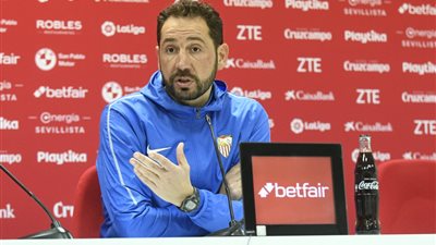 مدرب إشبيلية: كل النتائج واردة أمام برشلونة.. وهدفنا التأهل
