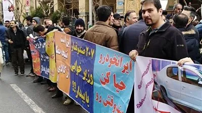 احتجاجات عمالية في دشتستان لعدم تلقي الرواتب