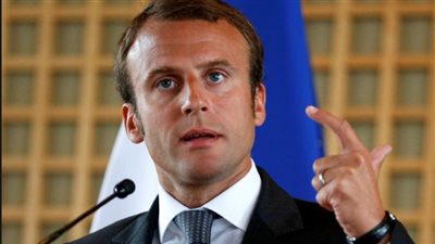 ماكرون يدعو إلى حل 