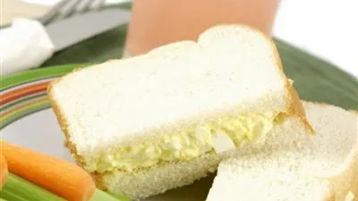 طريقة عمل ساندويشات البيض بالمايونيز