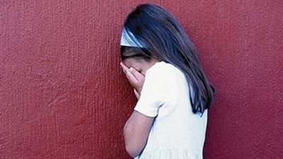 ربطوه في شجرة.. الأهالي يضبطون عاطلا لتحرشه بطفلة ويسلموه للشرطة بطنطا