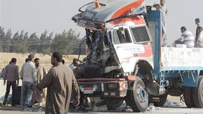 إصابة ٩ عمال في حادث تصادم سيارتين نقل بطريق السويس- السخنة