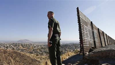 وزير الدفاع: البنتاجون يستعد لإرسال المزيد من القوات إلى الحدود