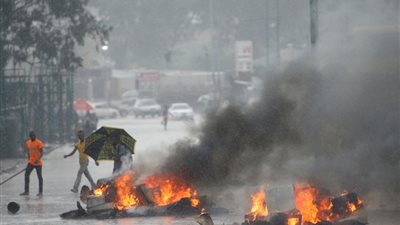 حكومة زيمبابوي تتفاوض مع النقابات لتفادي الإضراب الوطني