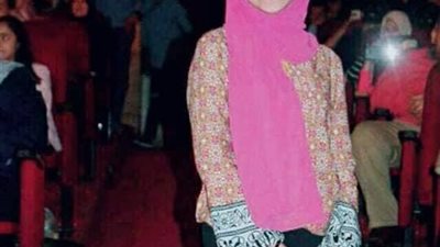 أصغر كاتبة توقع كتابها الأول عن 