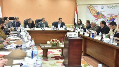 محافظ أسيوط يبحث خطوات تذليل العقبات لتنفيذ المشروعات التنموية (صور)