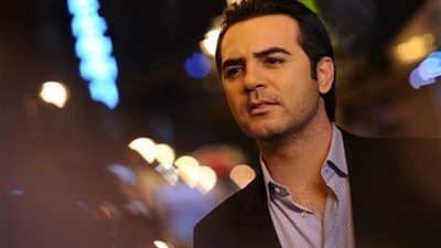 جولة مع الفنانين.. صورة رومانسية لوائل جسار وزوجته