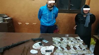 ضبط عاطل وسيدة وبحوزتهما سلاح ناري و2 كيلو هيروين وبانجو بالشرقية