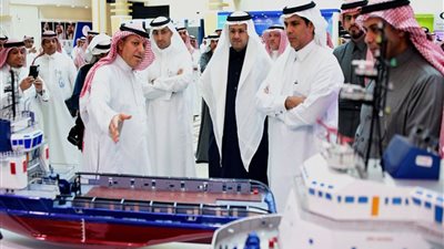 العامودي يدشّن نظام حجز الشاحنات بميناء الدمام