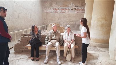 لليوم الثالث.. رئيس فرنسا الأسبق يواصل جولته السياحية في الأقصر (صور)